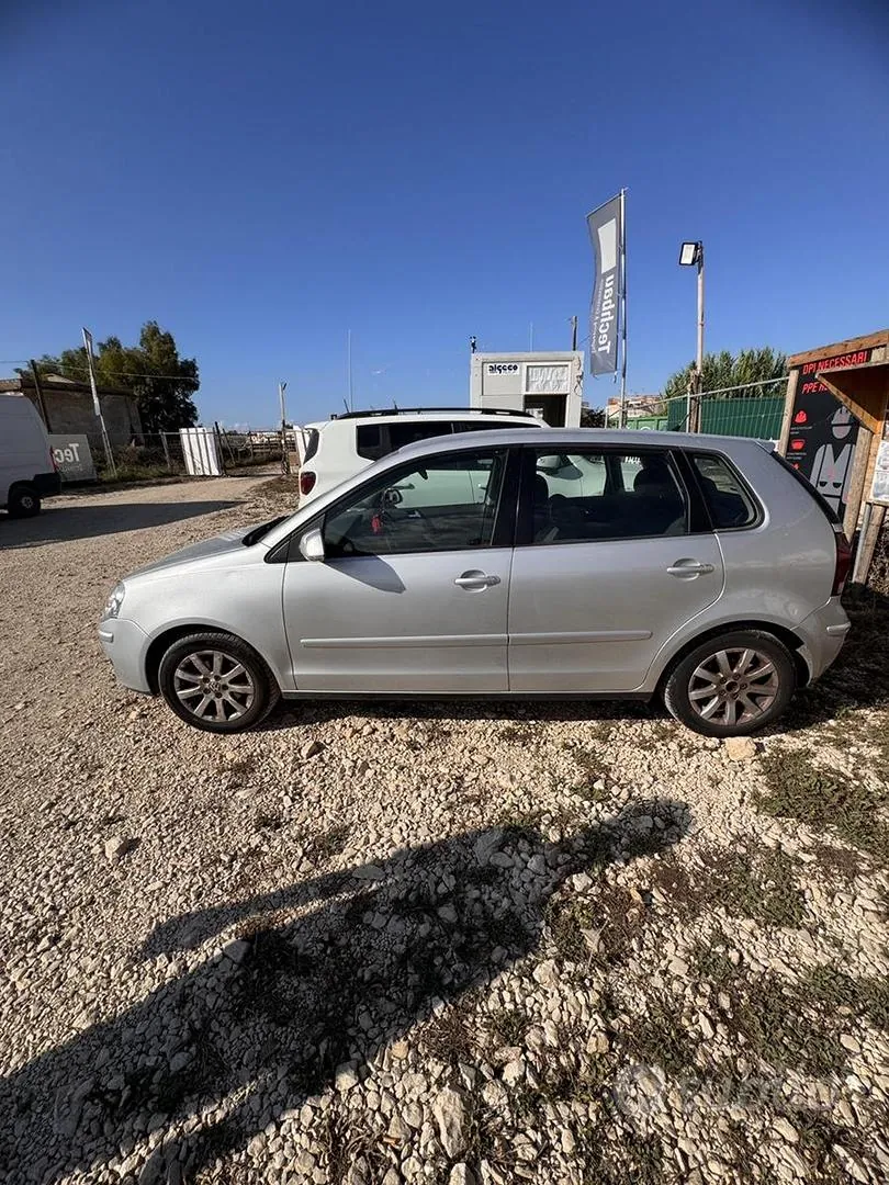 Volkswagen Polo 2006 photo 2