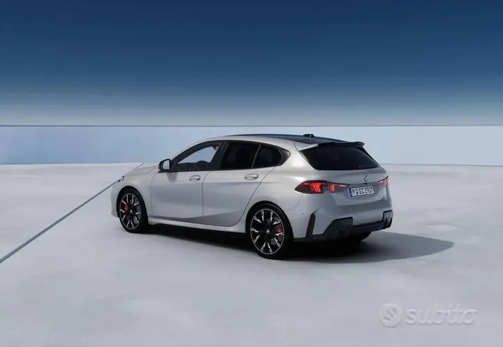 BMW 1 Series photo 2