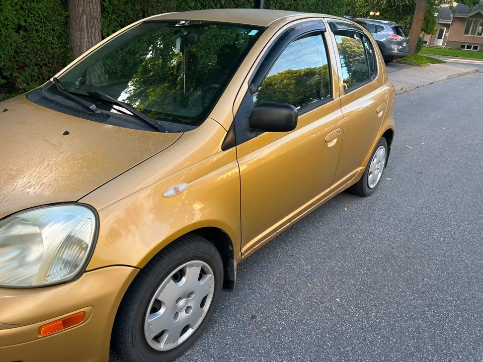 Toyota Echo 2004 photo 2