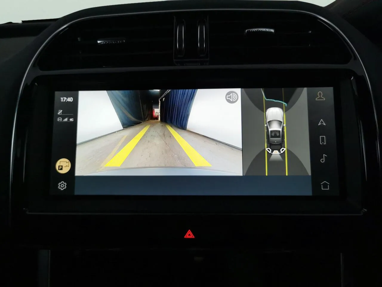 Jaguar Xe 2023 photo 5