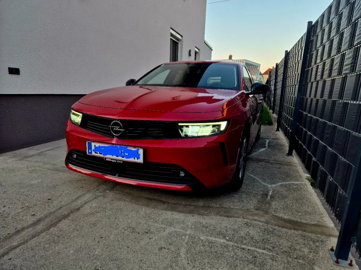 Opel Astra 2023 photo 2