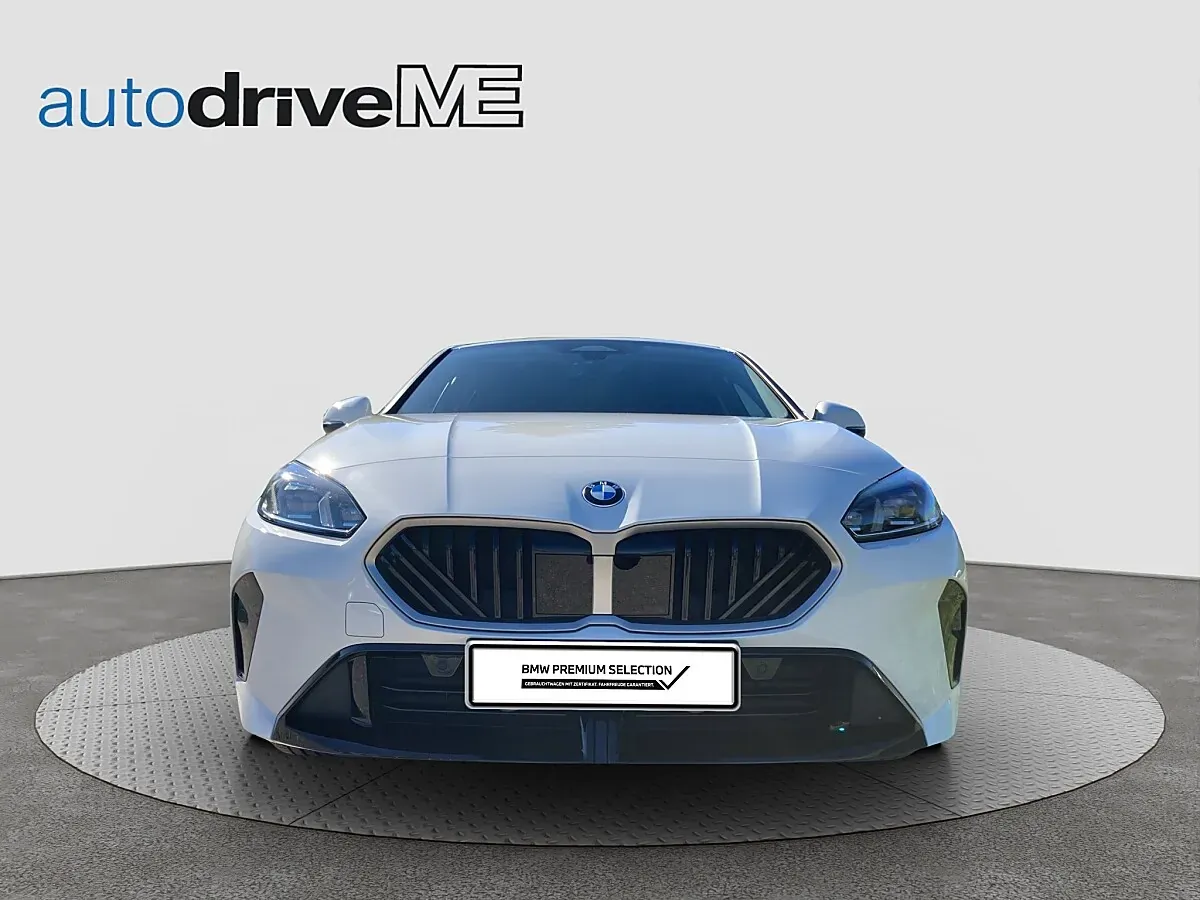 BMW 1 Series 2025 photo 3