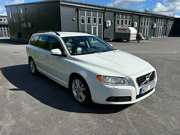 Volvo V70 2013 photo 2