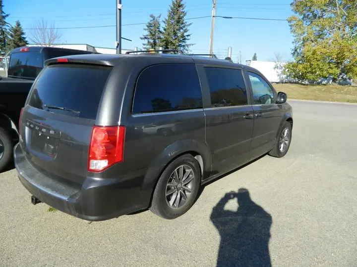 Dodge Grand Caravan 2016 photo 3