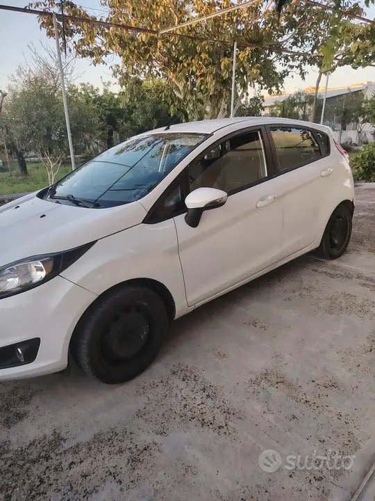 Ford Fiesta 2015 photo 2