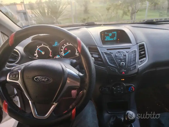 Ford Fiesta 2015 photo 3