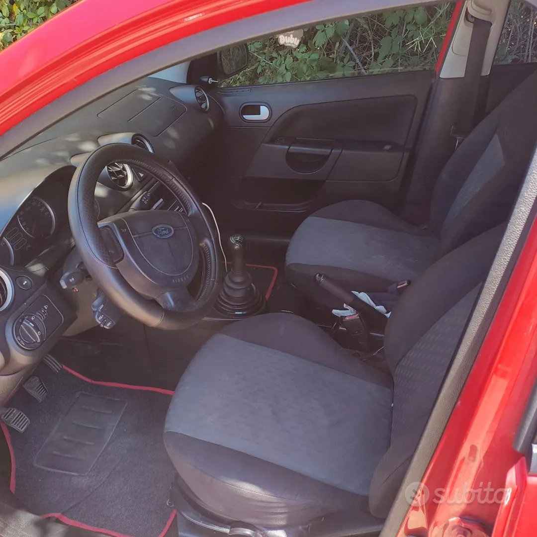 Ford Fiesta 2004 photo 3