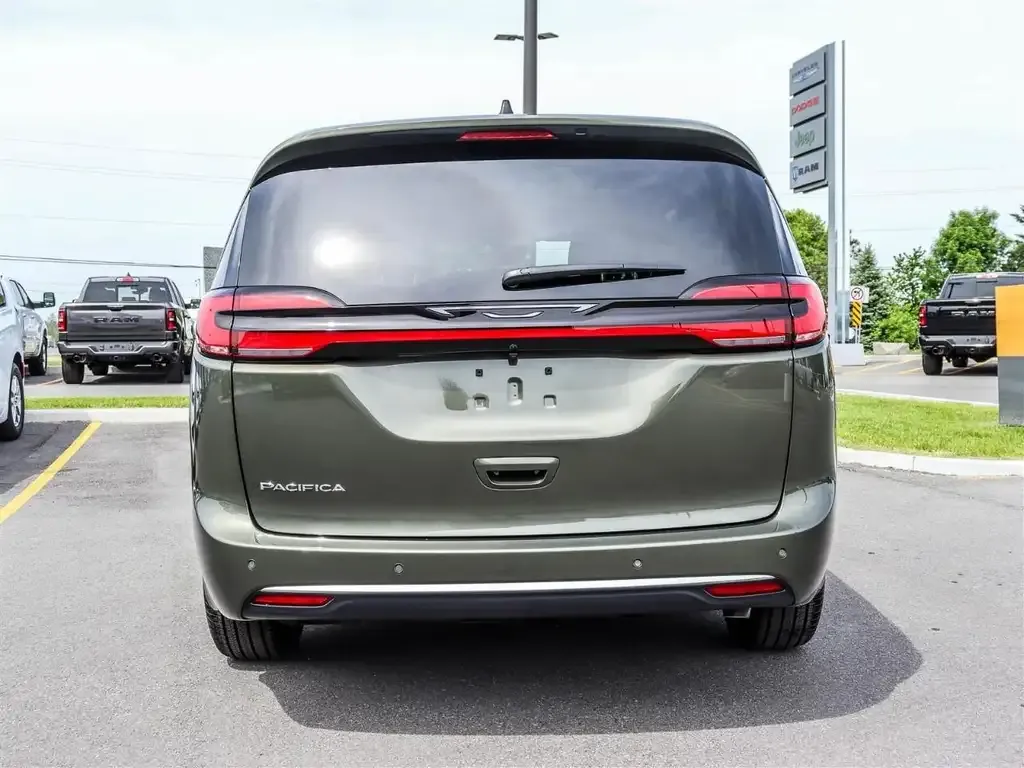 Chrysler Pacifica 2027 photo 4