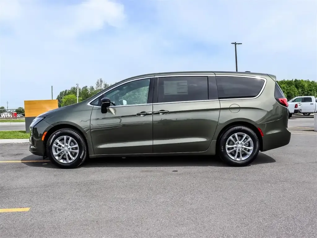Chrysler Pacifica 2027 photo 3