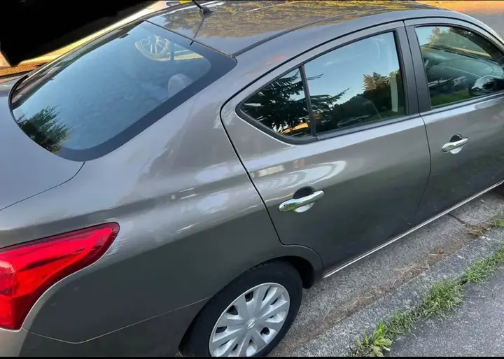 Nissan Versa 2012 photo 3