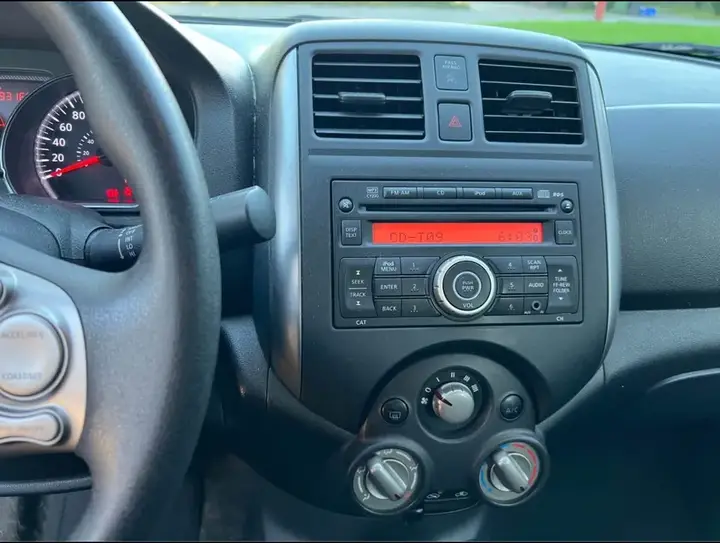 Nissan Versa 2012 photo 5