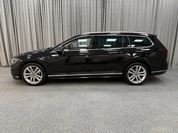 Volkswagen Passat 2022 photo 2