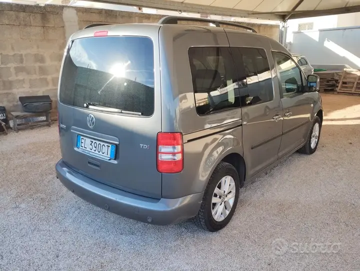 Volkswagen Caddy 2011 photo 2