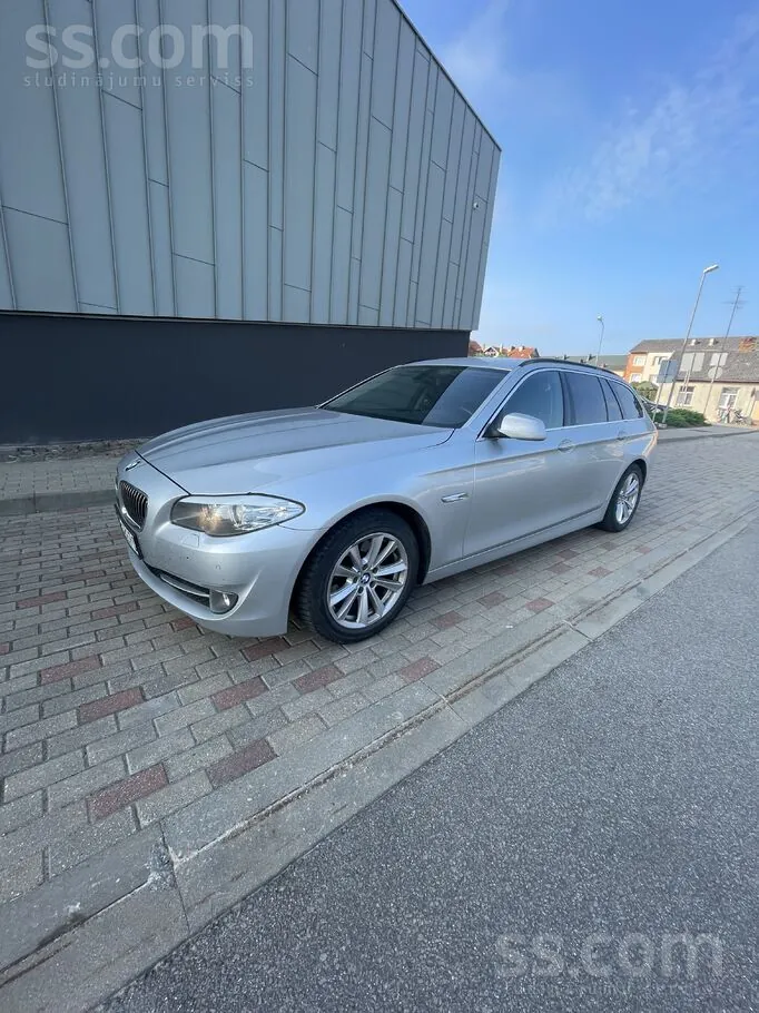 BMW 520 2011 photo 2