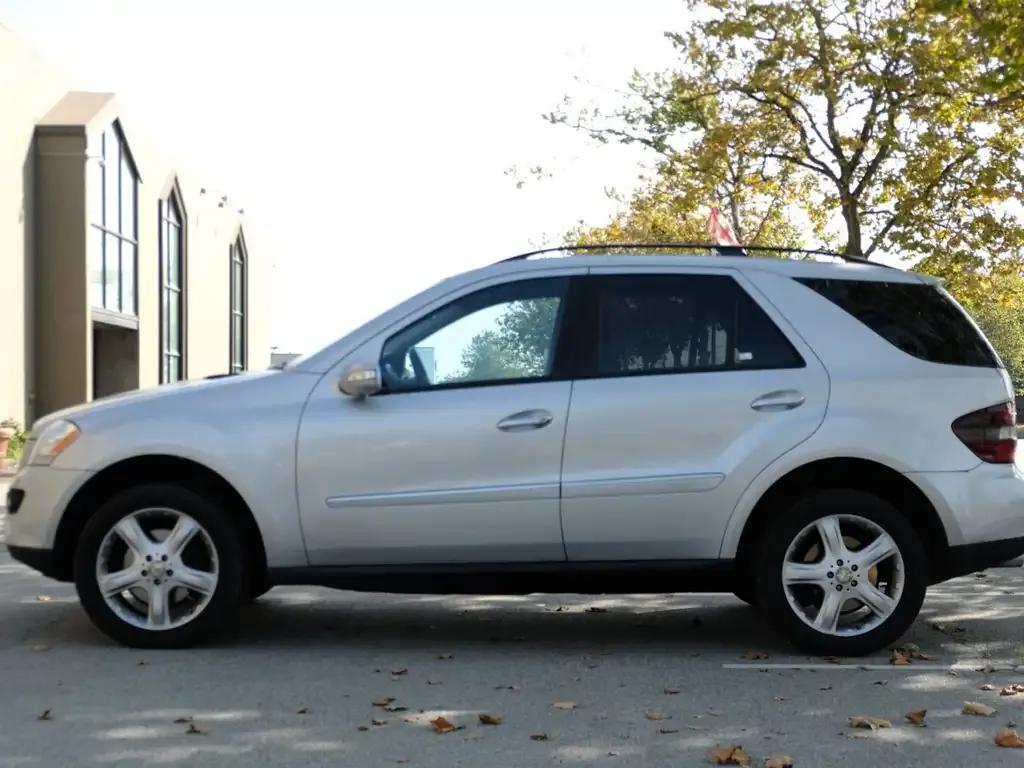 Mercedes-Benz M-Class 2008 photo 2