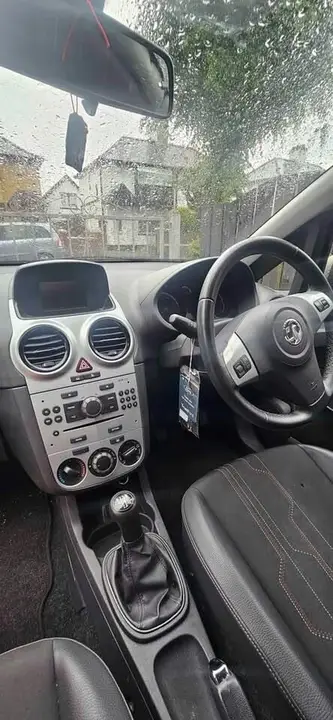 Vauxhall Corsa 2012 photo 2