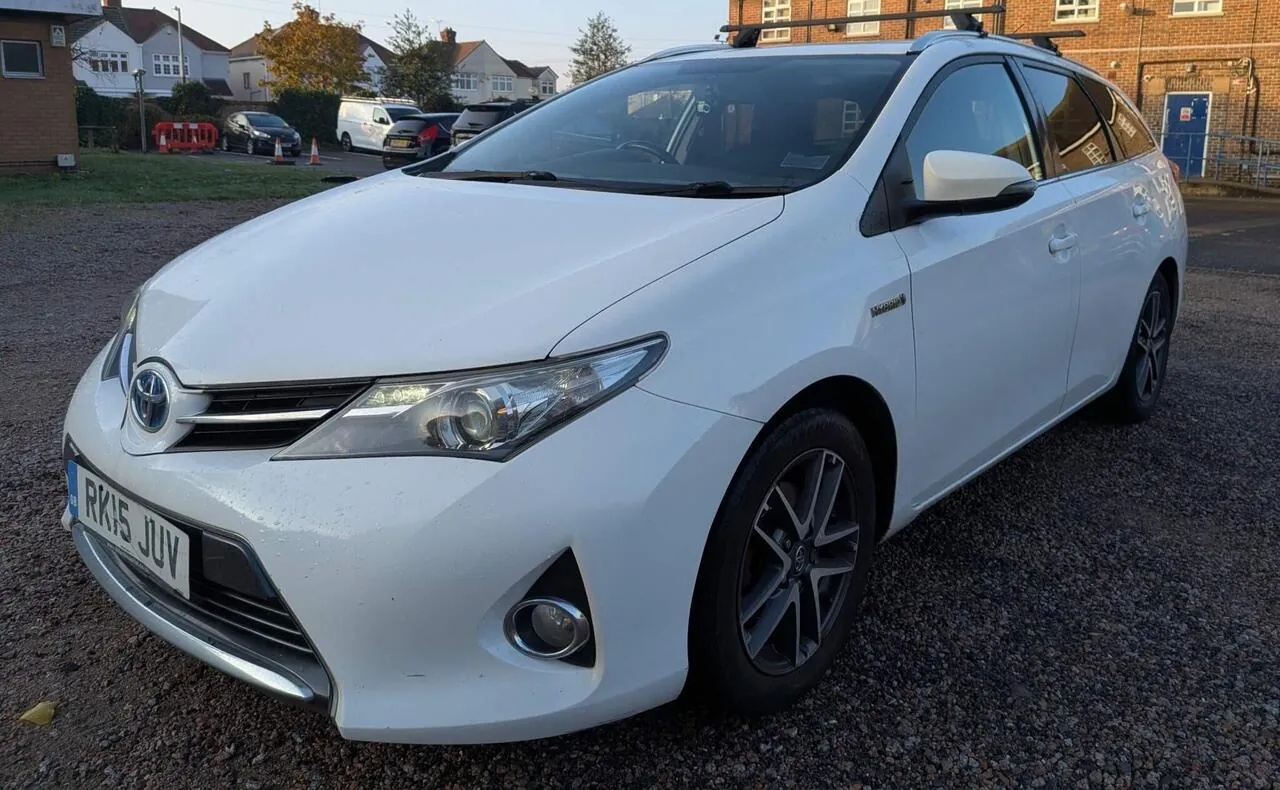Toyota Auris 2015 photo 3