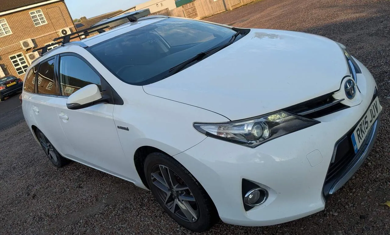 Toyota Auris 2015 photo 2
