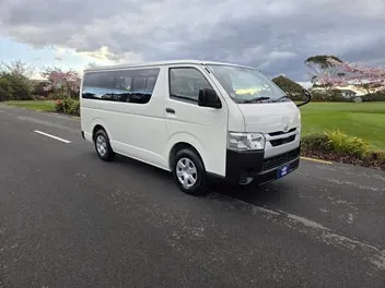 Toyota Hiace 2021 photo 2