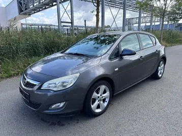 Opel Astra 2010 photo 2