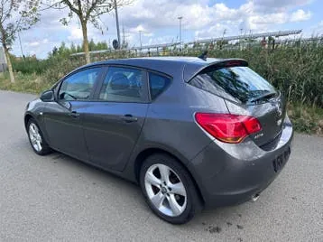 Opel Astra 2010 photo 3