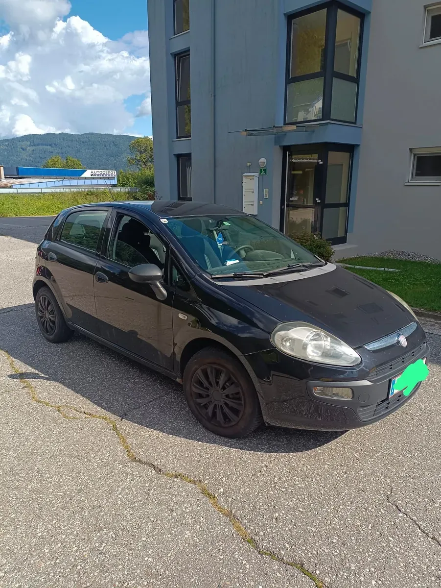 Fiat Punto 2010 photo 2