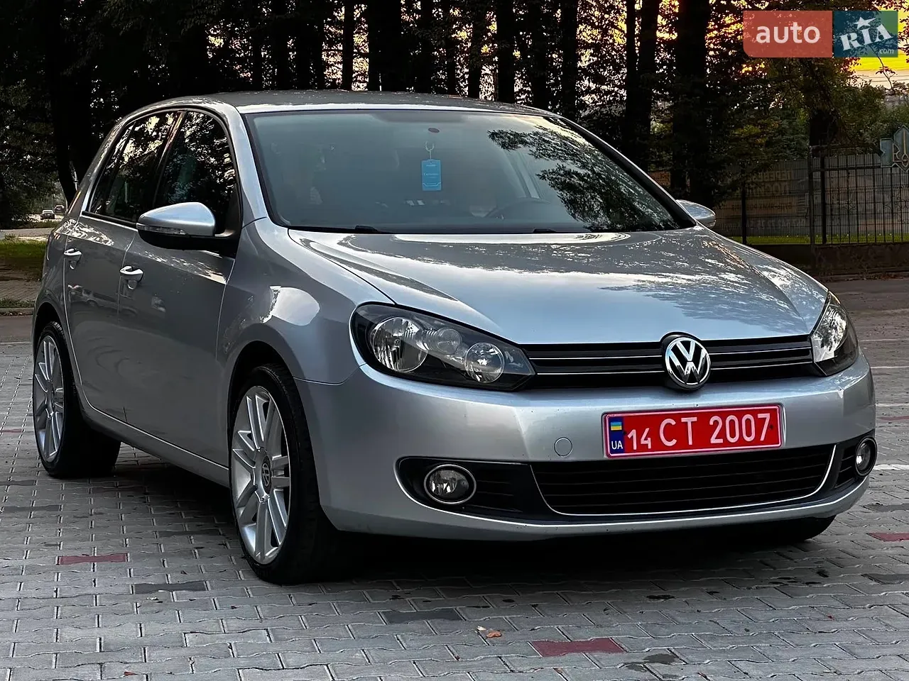 Volkswagen Golf 2010 photo 2