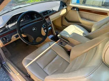 Mercedes-Benz 230Ce 1990 photo 3