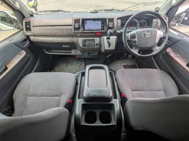 Toyota Hiace 2016 photo 3