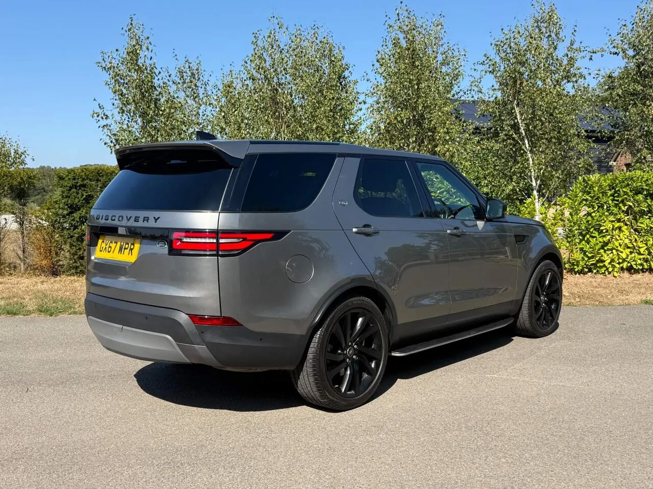Land Rover Discovery 2017 photo 2