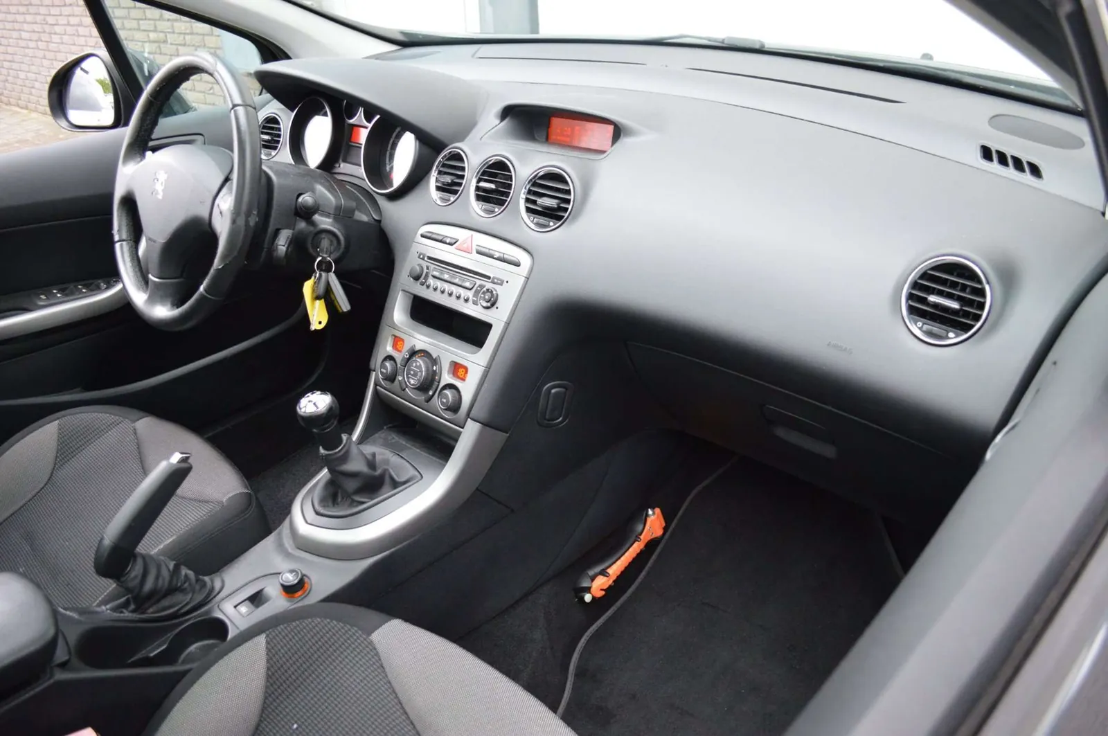 Peugeot 308 2008 photo 5