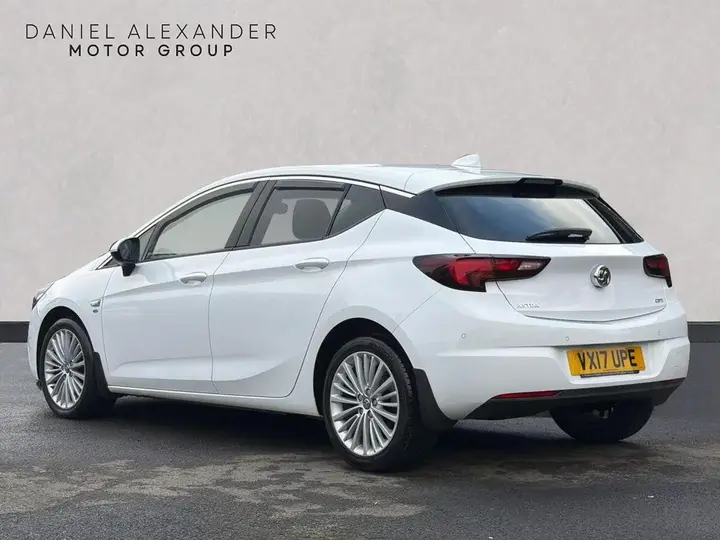 Vauxhall Astra 2017 photo 2