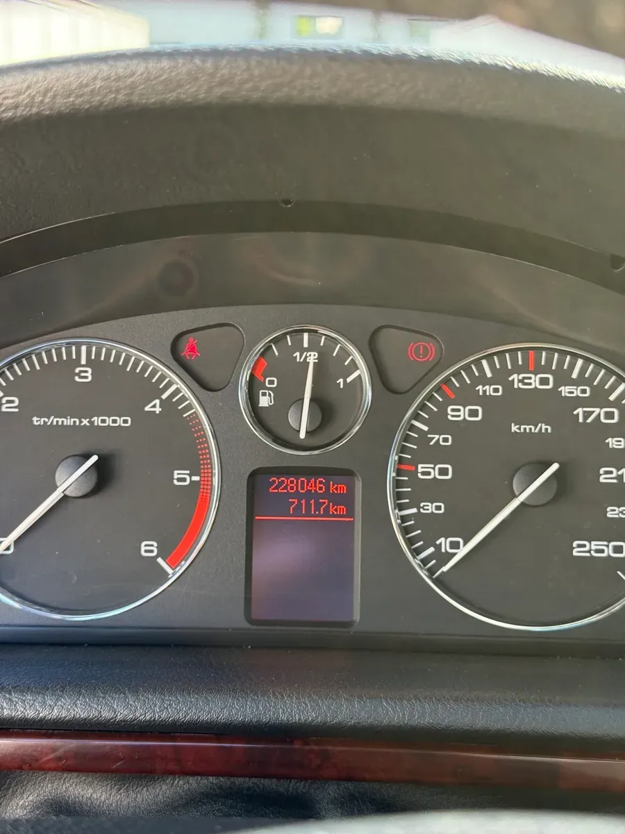 Peugeot 407 2008 photo 2