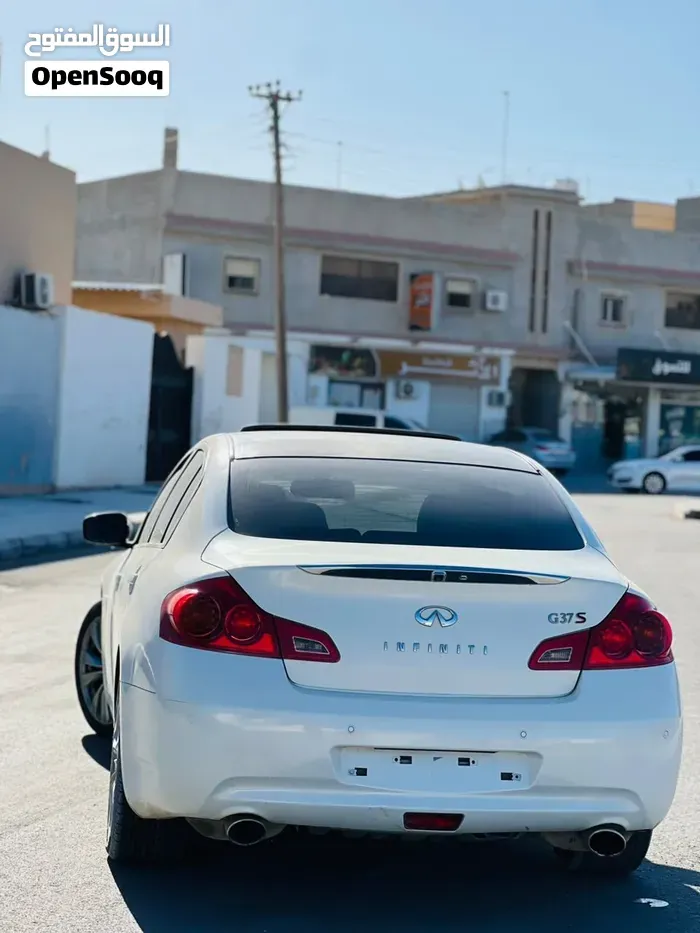 Infiniti G37 2010 photo 4