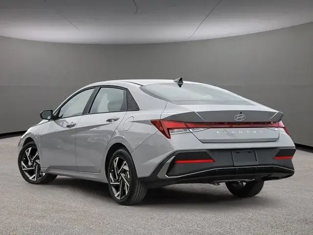 Hyundai Elantra 2026 photo 4