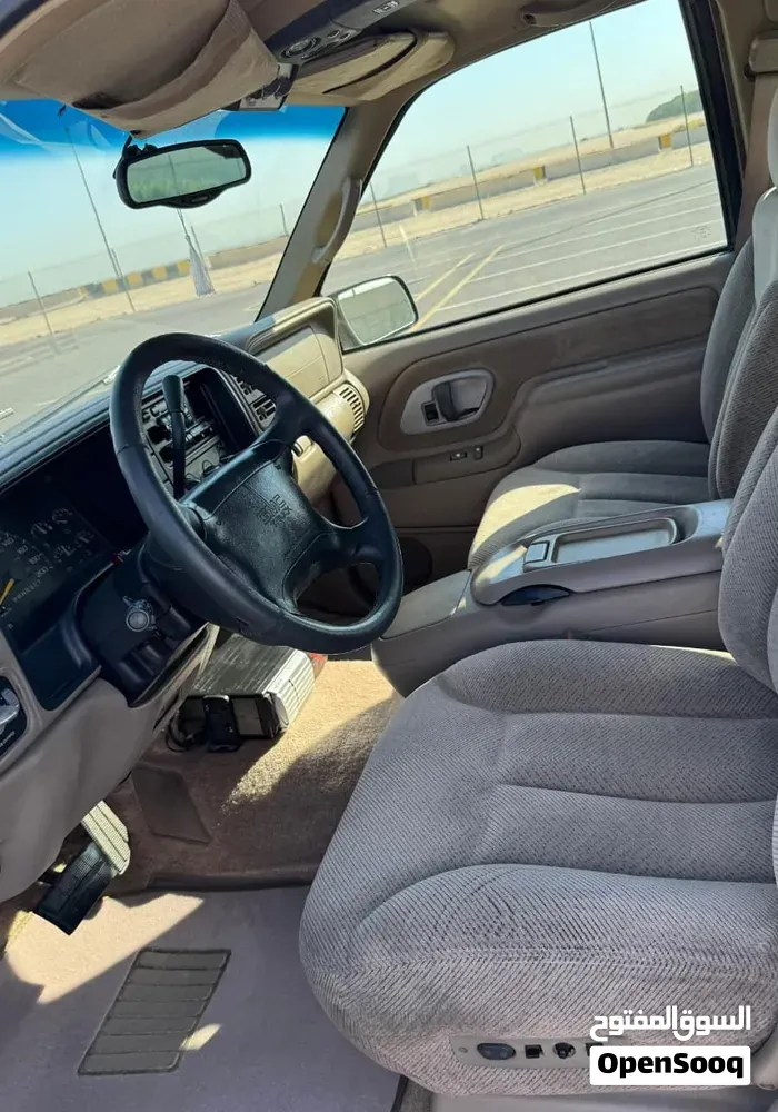 GMC Suburban 1997 photo 2