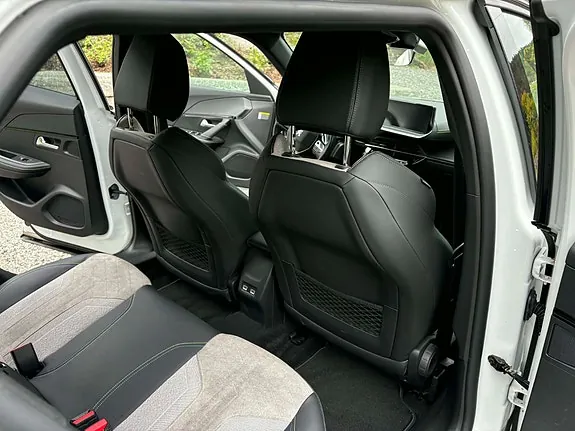 Peugeot E-2008 2022 photo 4