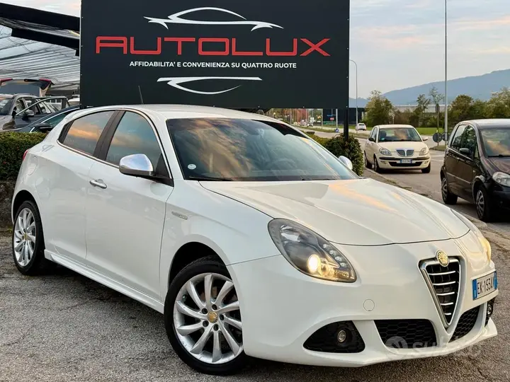 Alfa Romeo Giulietta 2011 photo 2