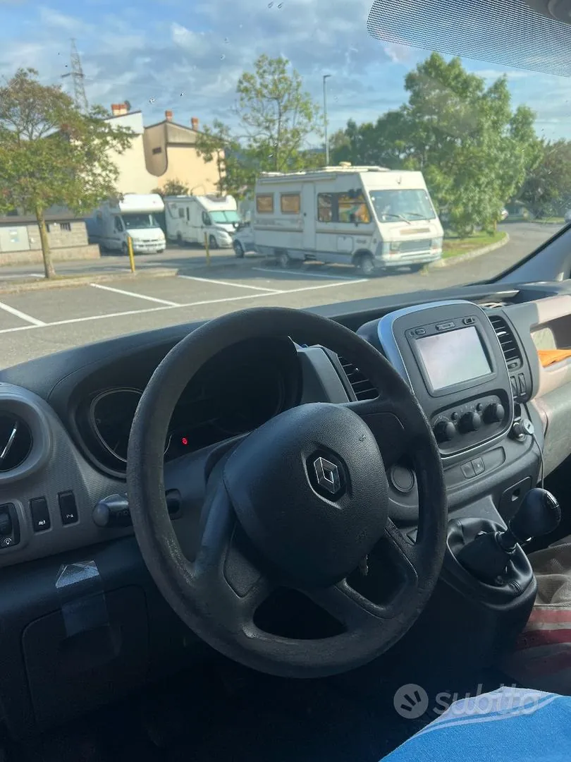 Renault Trafic 2014 photo 2