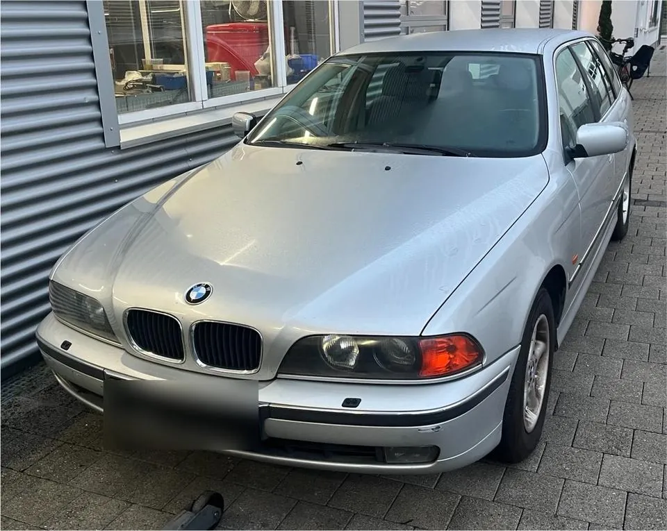 BMW 520I