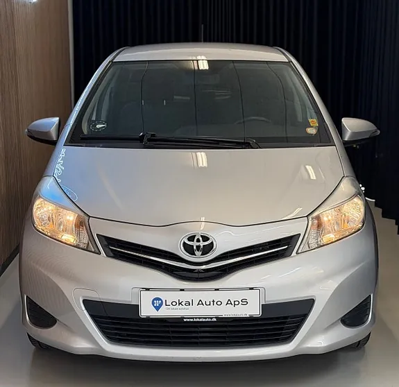 Toyota Yaris 2012 photo 3