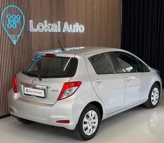 Toyota Yaris 2012 photo 4
