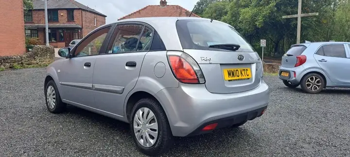 Kia Rio 2010 photo 4