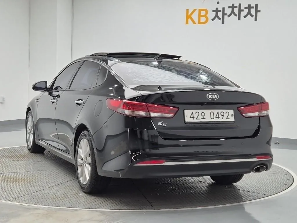 Kia K5 2017 photo 2