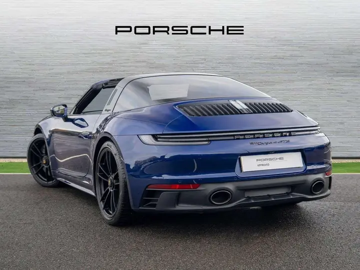 Porsche 911 2022 photo 2