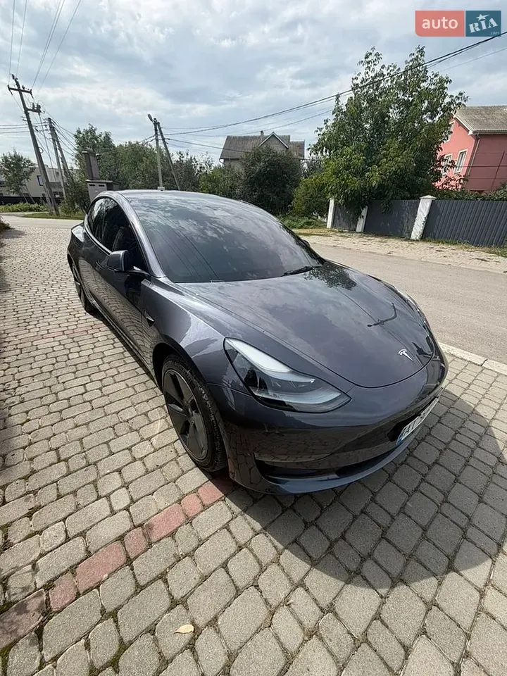 Tesla Model 3 2023 photo 2