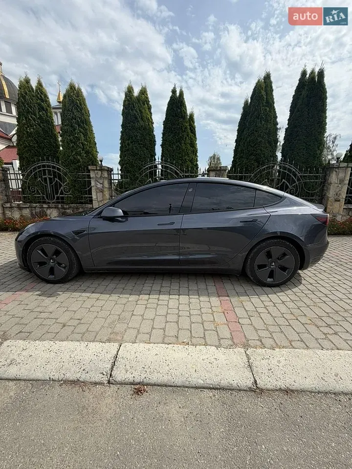 Tesla Model 3 2023 photo 3