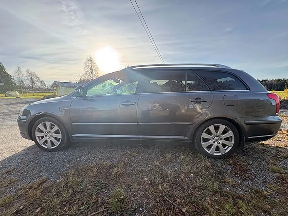 Toyota Avensis 2008 photo 2