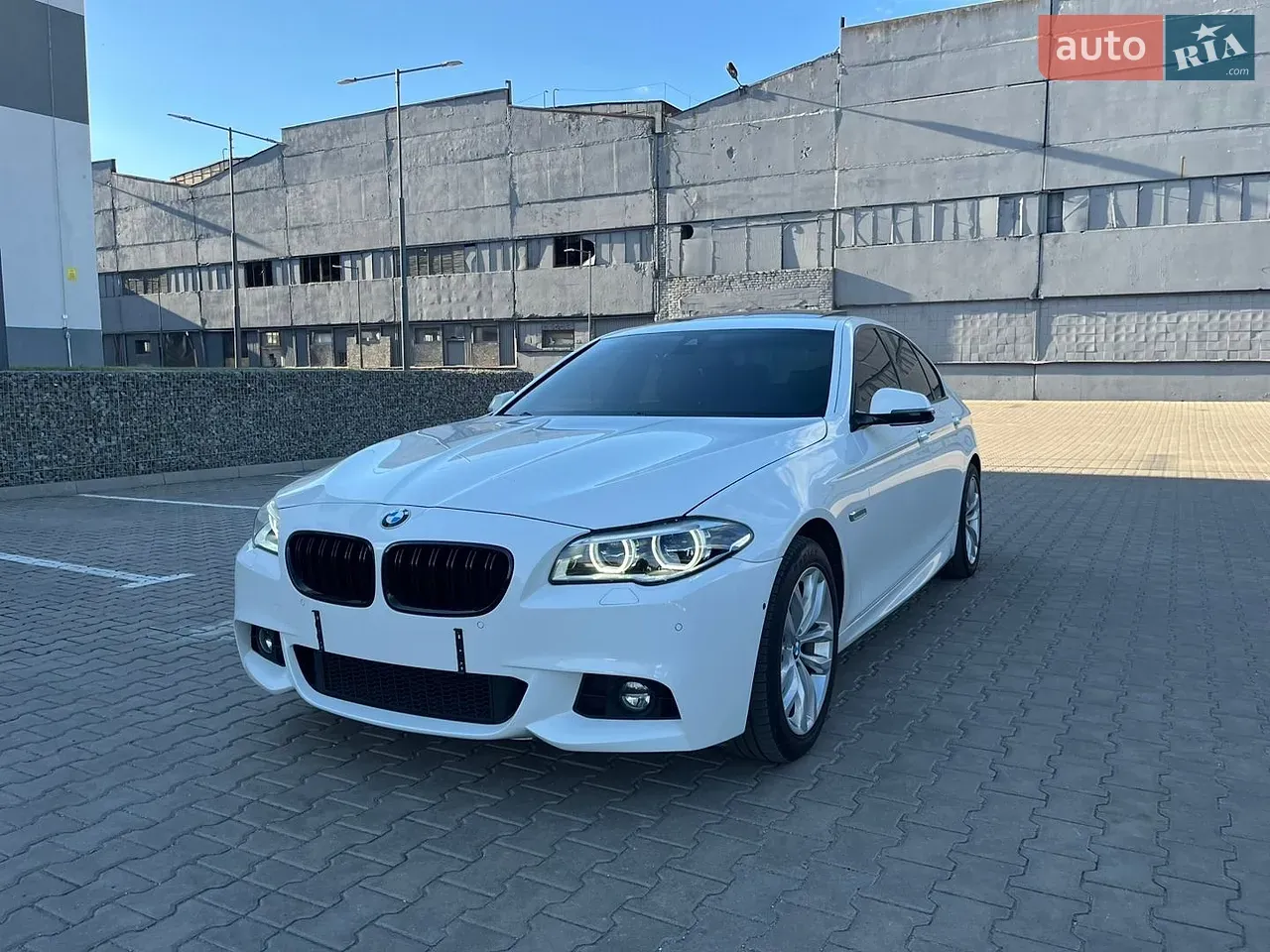 BMW 5 Series 2015 photo 3