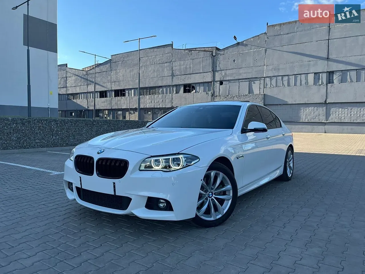 BMW 5 Series 2015 photo 4